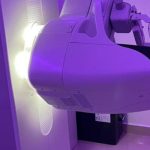 Comar se va de vacaciones retrasando la tarjeta humanitaria de más de 400 migrantes