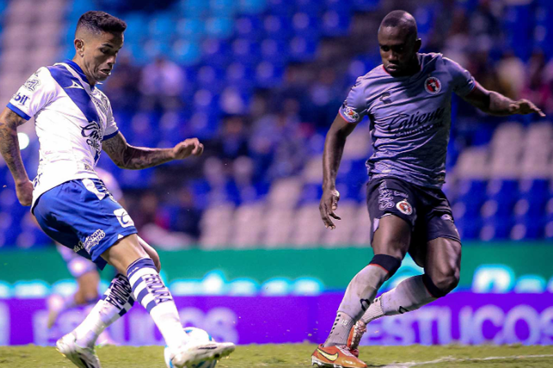 ¿Por qué Puebla perdió sobre la mesa contra Xolos?