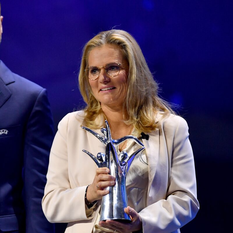 Sarina Wiegman: Dedica su premio de mejor DT a Selección España