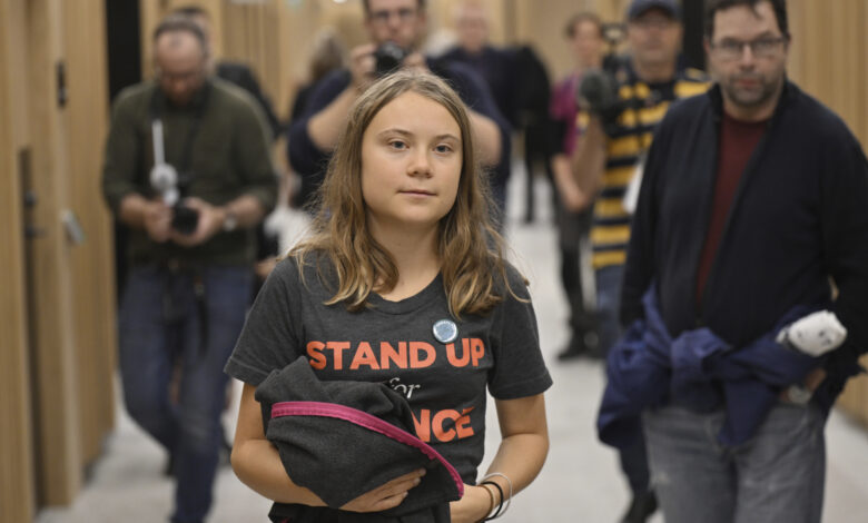 Multa tribunal de nuevo a Thunberg por desobediencia