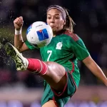 Aeropuerto de Puebla suspende vuelos por limpieza de ceniza