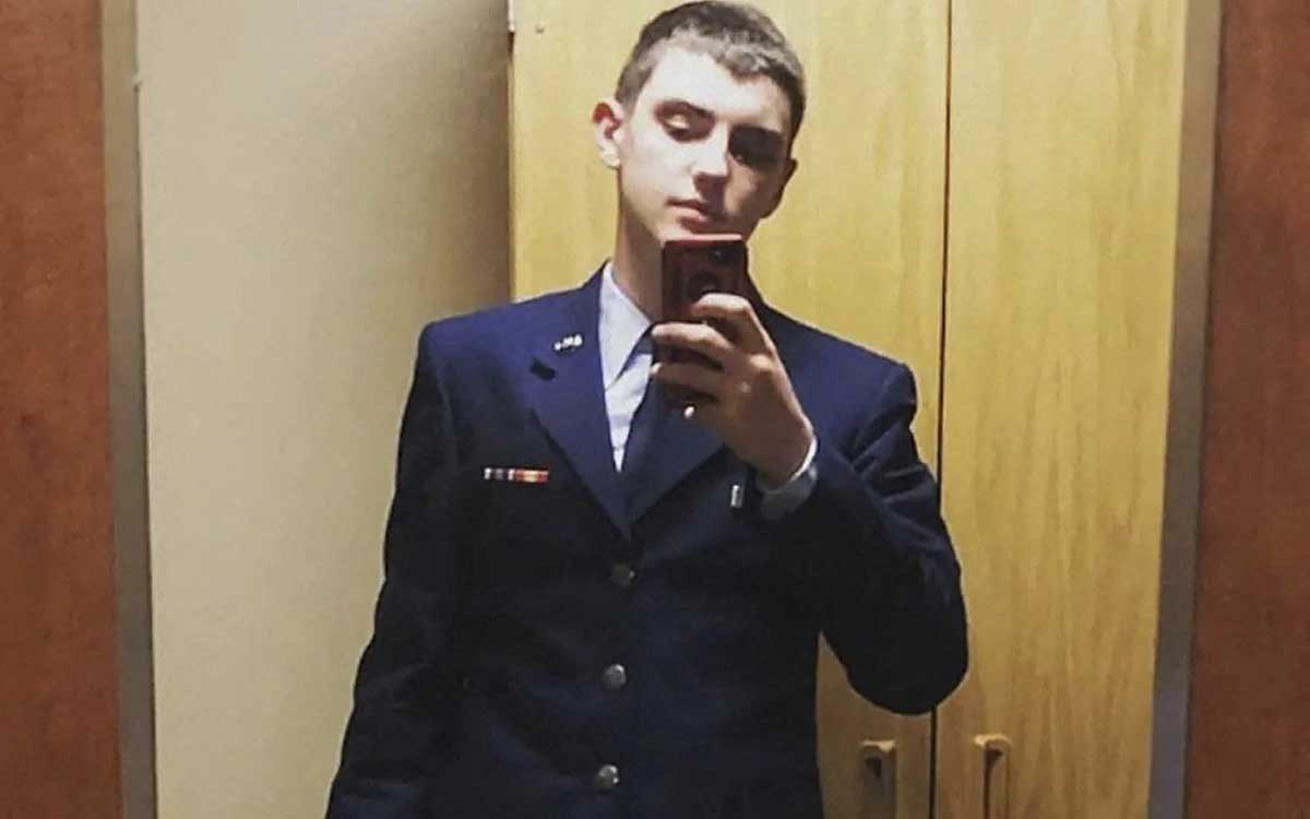 Condenan a 15 años de cárcel al exguardia que publicó documentos del Pentágono, incluidos informes sobre México