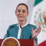 Shakira recibe un regalo de 7 mil dólares de fan mexicano en Monterrey