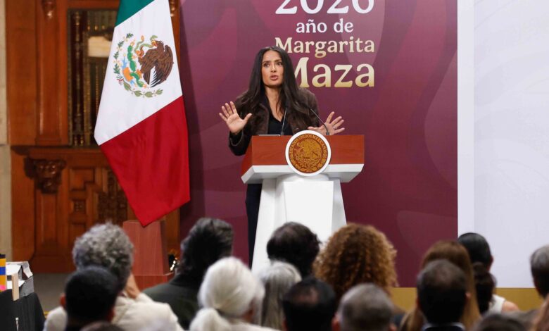 Salma Hayek reconoce a Sheinbaum por impulsar al cine mexicano