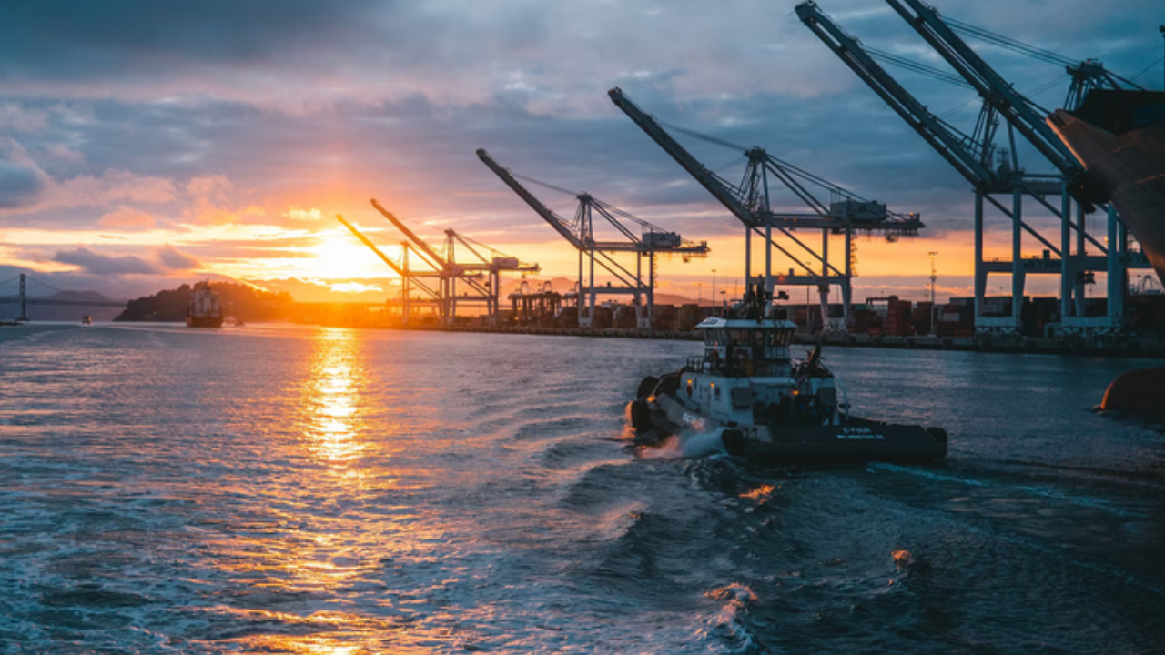 EE.UU. garantiza cobertura récord de 20.000 millones para buques en el Estrecho de Ormuz