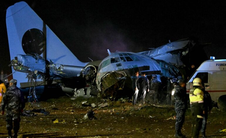 Avión militar con millones en efectivo se desploma en Bolivia: misterio y caos tras el accidente
